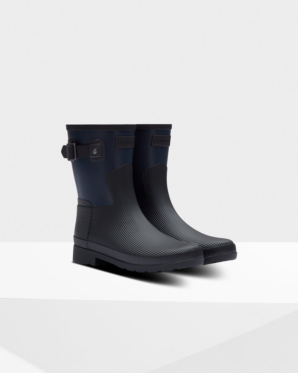 Bottes Courtes de Pluie Hunter Refined Texture Block Slim Fit Femme Bleu Marine/Noir THROCVX-67